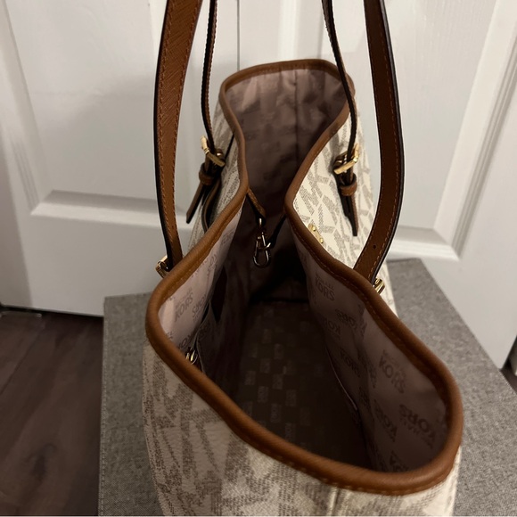Michael Kors Carryall Monogram Large Tote Vanilla and Brown 14”x7” base 12” high - Picture 5 of 7
